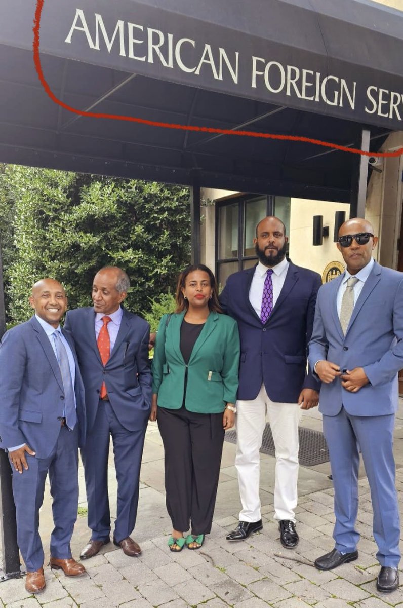 KedirAbdurahm10's tweet photo. Welcome the American Foreign Service team to #Ethiopia #HammerTeamየውጪ ተልዕኮን በሚገባ እናስፈፅማለን። ማይክ ሐመር ለዘልአለም ይኑርልን። 😆 https://t.co/Am7DzMuW16