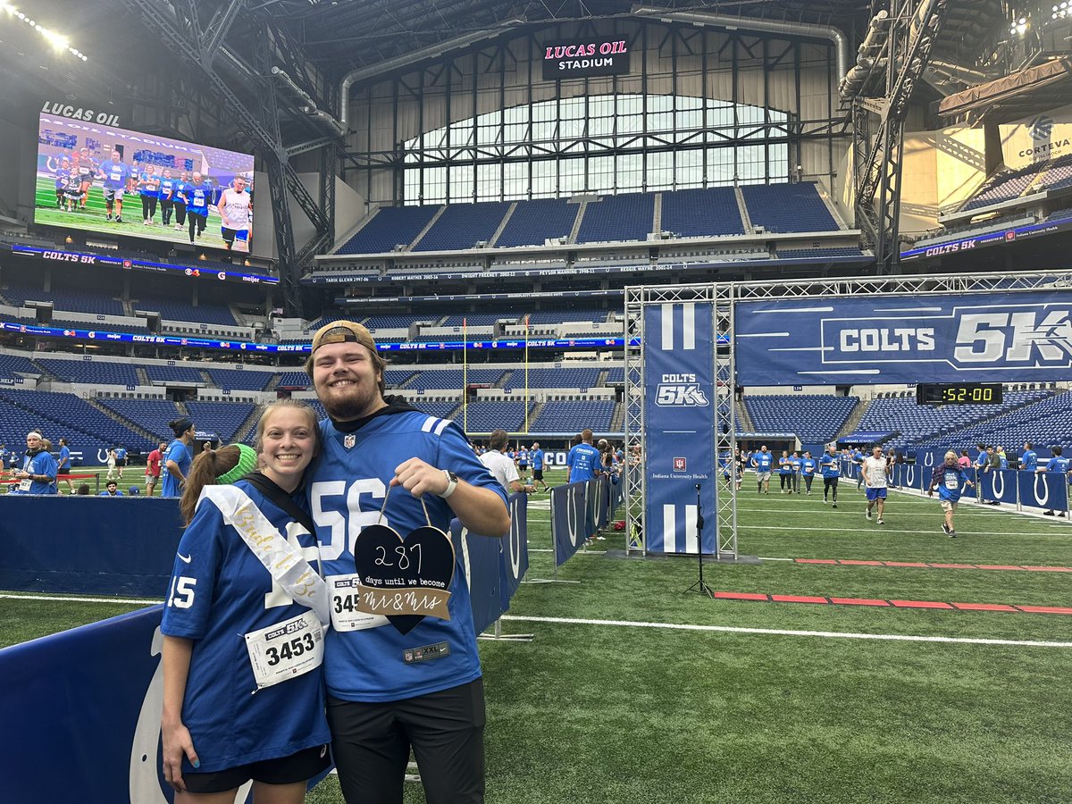 HannahFollmanTV's tweet photo. A PROPOSAL AT THE FINISH LINE - We have a LIVE interview coming up with them at 9:00 AM @FOX59 @ZachMyersNews @SierraHigniteTV https://t.co/fJ4KStspvo