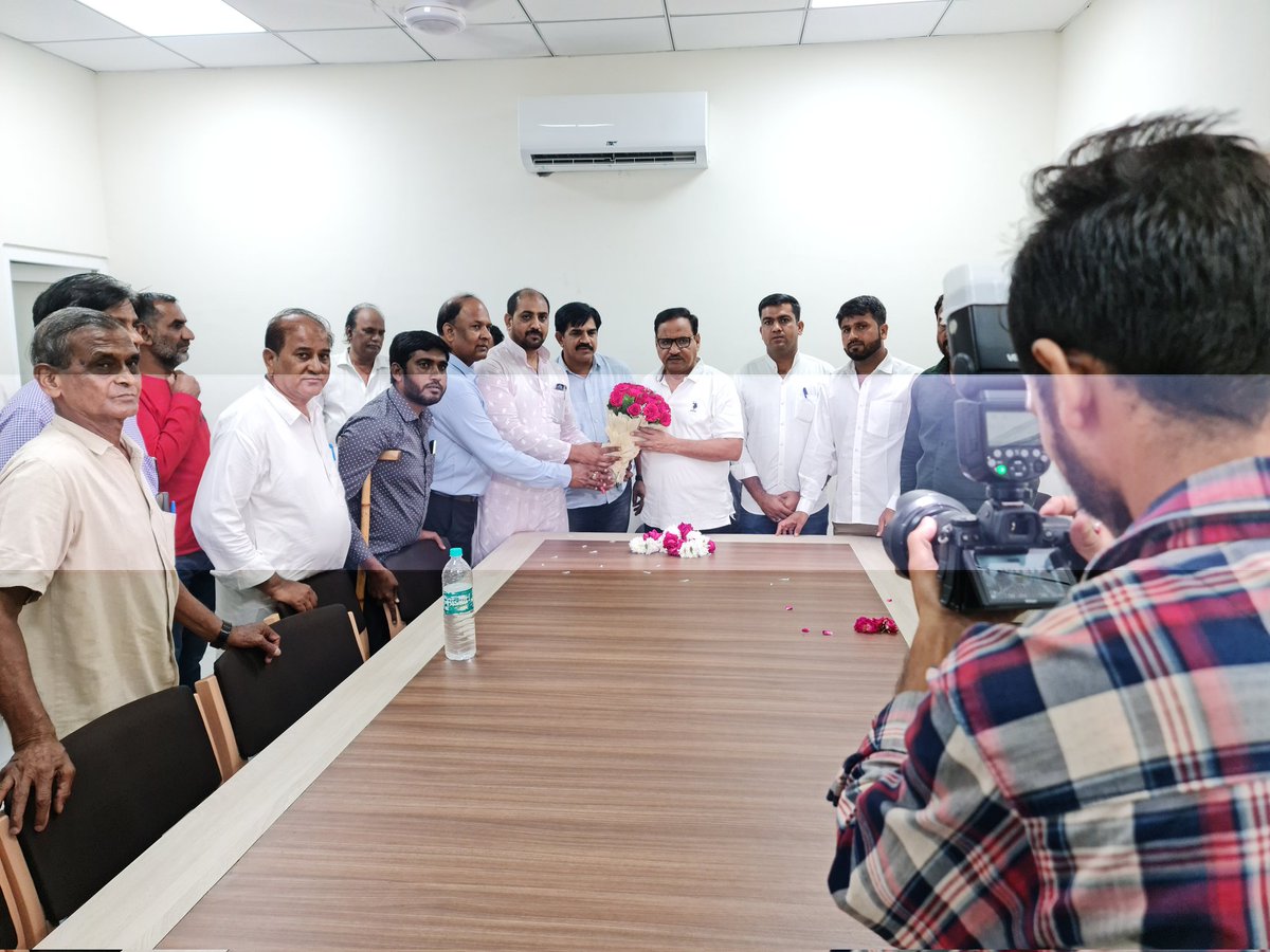 देशवाली समाज का डेलिगेशन देशवाली विकास बोर्ड कि मांग को राजस्थान सरकार के मंत्री श्री महेश जोशी से मुलाकात कि!!
#देशवाली_विकास_बोर्ड 🤩