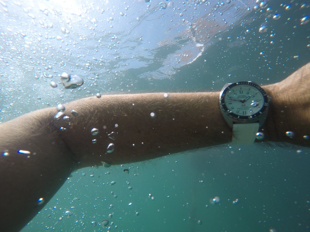 johnstontony's tweet photo. Free d1vin' 🧜
Water temp 22.5°C
Dry land 35°C
The warmest Lake Geneva gets for the year #PeakSummer #Switzerland @SwissD1VER 🇨🇭🤿 https://t.co/ziXqioy8o4