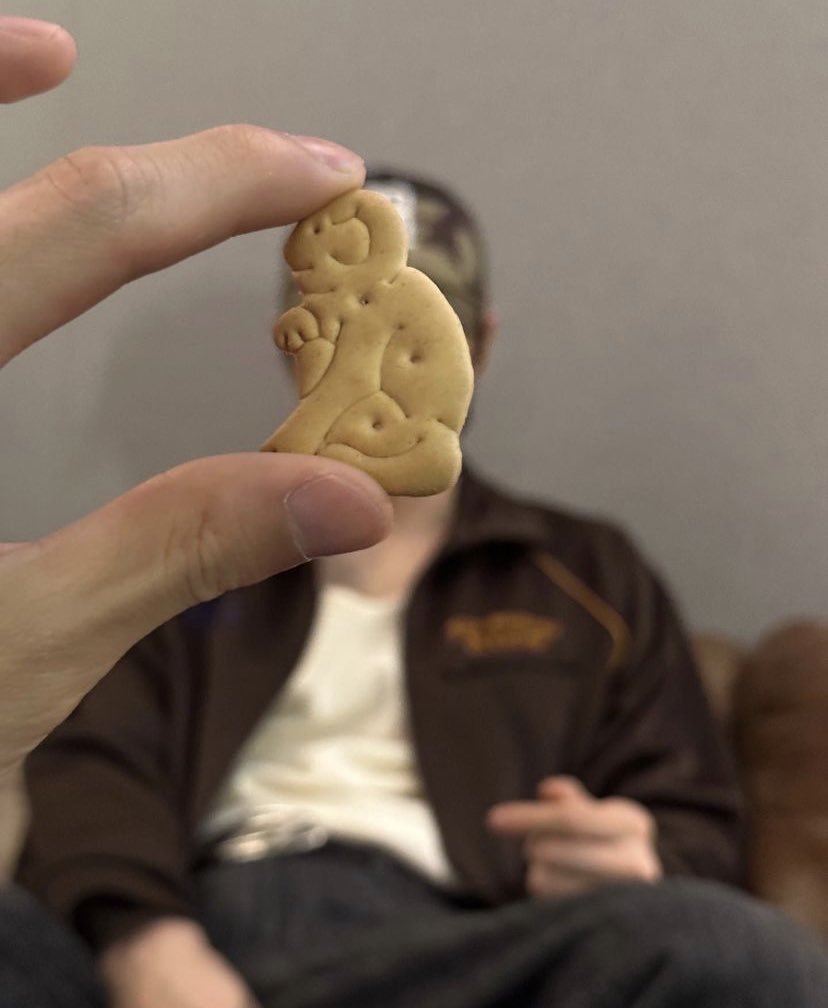 pahnthittao's tweet photo. Twisted-pretzel and biscuits faced. The S in Sungchan stands for snacks I guess? https://t.co/YROy0Y8F5n