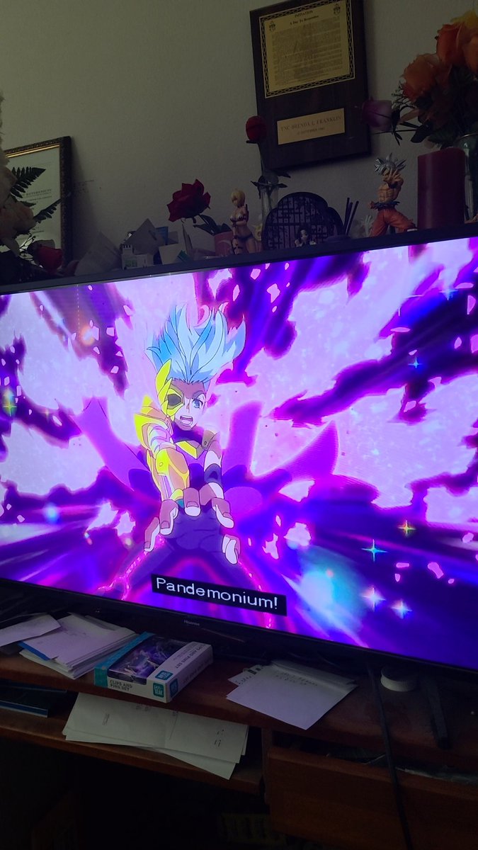 GundamBassExe32's tweet photo. Cue the opening! #BeybladeBurstQuadStrike Pax is back @DarrelJDelfin https://t.co/LXlxT0WuoF