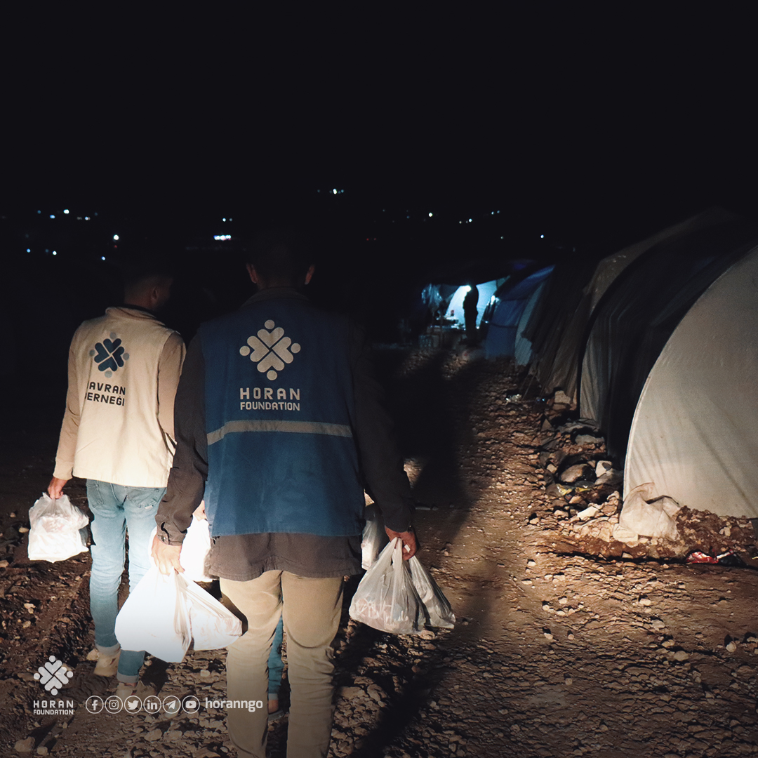 AshrafALMsalam's tweet photo. Thank you for being real-life heroes and helping those in need at all times and under all difficult situations
#HumanitarianDay #HumanitarianHeroes #Syria https://t.co/tL7Ku2tTPb