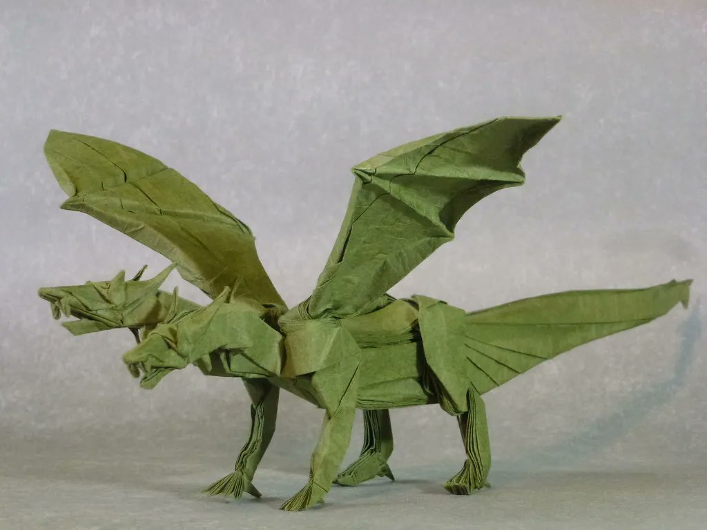 Two-headed dragon, designed by Nham Van Son and folded by Vít Masopust (source: buff.ly/4474GYP) #origami #dragon