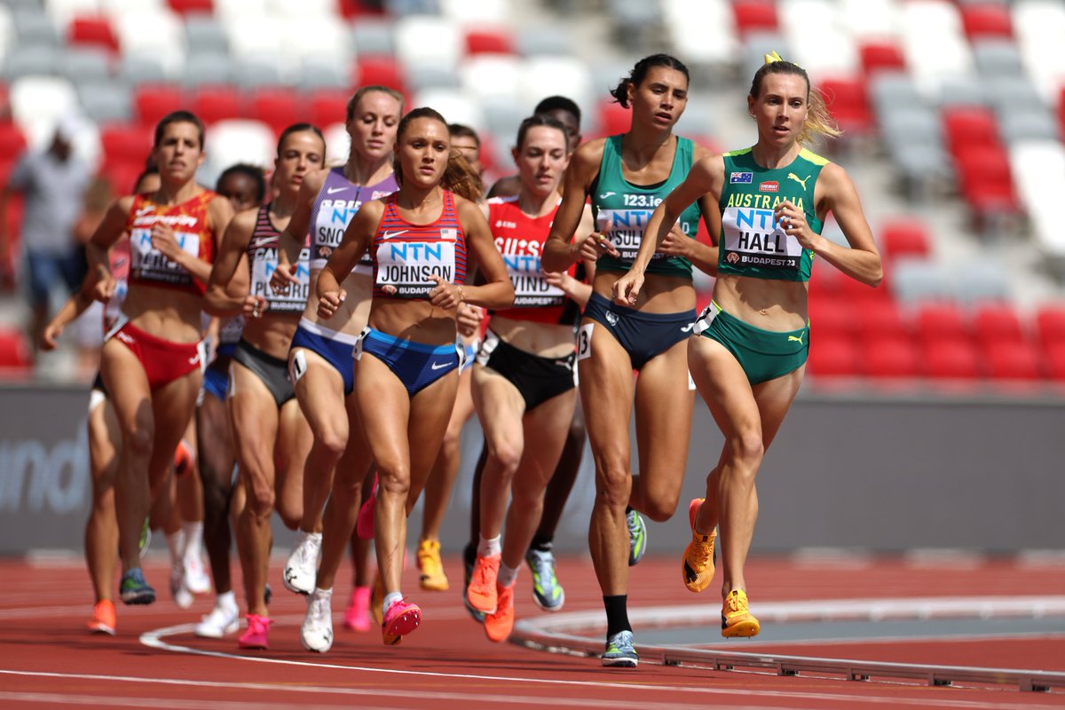 Linden Hall safely navigates the first round of the Women's 1500m, claiming the sixth and final qualification spot in Heat 3 for the semi-finals! 

4:01.45, the Aussie record holder ensured it was hot from the gun 👀🦘

#ThisIsAthletics