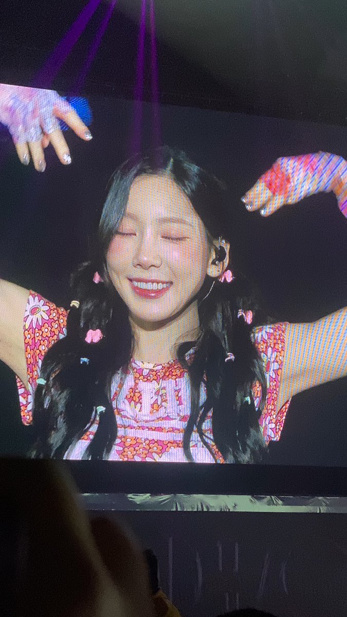 summewon's tweet photo. TAENG 🩷😭

#TAEYEON_TheODDOfLOVE_in_SINGAPORE #TAEYEONCONCERT_TheODDOfLOVE 
#TAEYEONinSG https://t.co/JTAqrMud4T