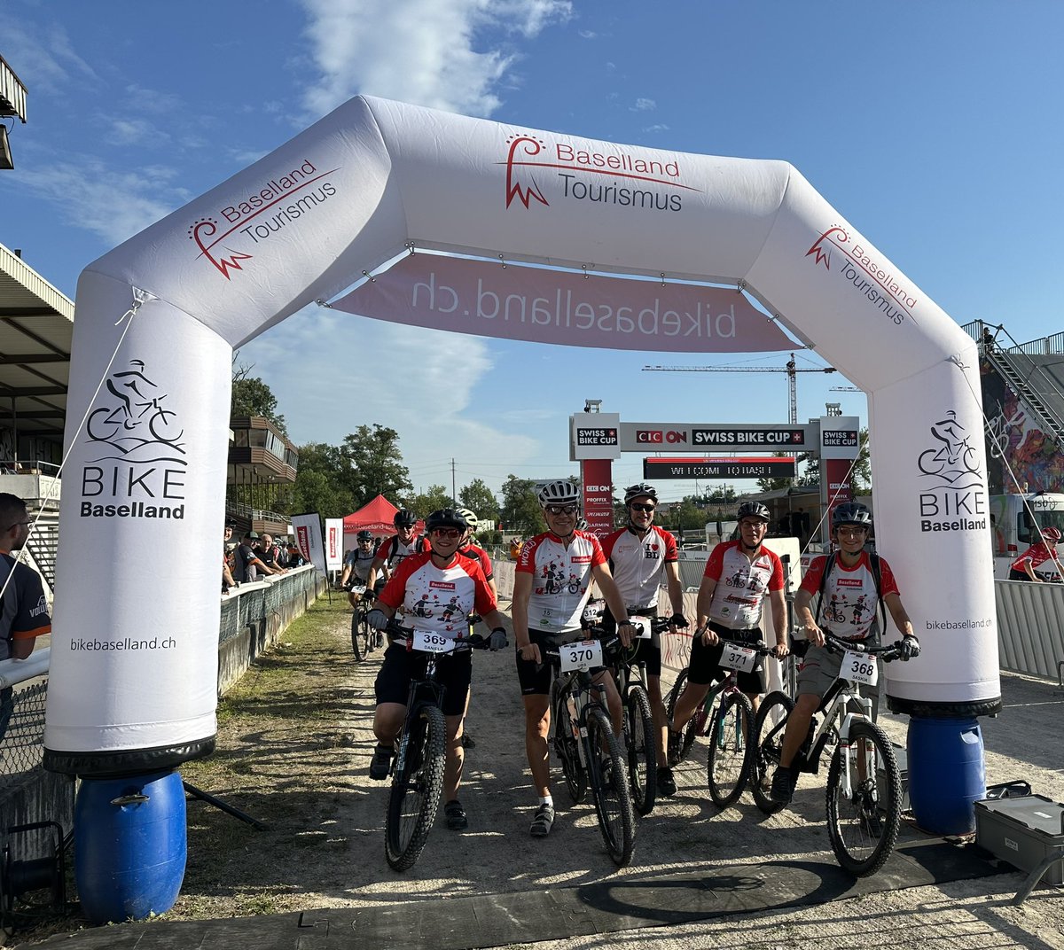 Auf dem Schänzli findet das <a href="/bikefestbasel/">Bikefestivalbasel</a> statt &amp; wie jedes Jahr haben wir als Politikerteam an der #Baselbieterbikechallenge teilgenommen! Der 42 km Schwarzbuäbä-Trail war eine wunderbare Strecke! <a href="/SchneeDani67/">Daniela Schneeberger</a> Thomas Eugster Urs Kaufmann Peter Hartmann Trailnet BL Tourismus