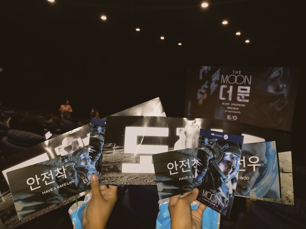 ztinadc's tweet photo. A roller coaster emotion. 🌕🚀🛰️
Thank you @weare10_EXO 
#TheMoonMoviePH 
#kyungsoo #TeamNorth https://t.co/mpEl58Hx6r