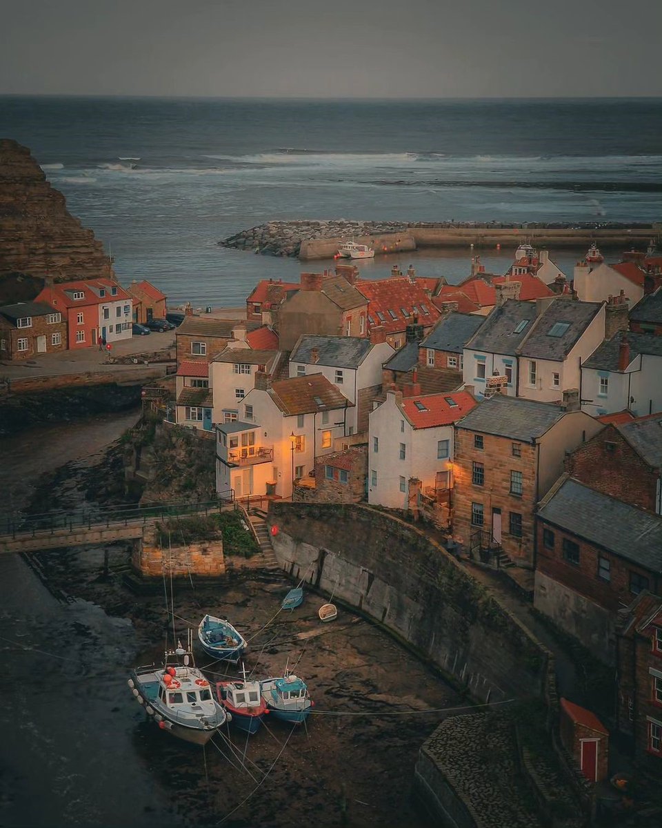 We couldn't do #WorldPhotographyDay without sharing a photo from our iconic coastline 🌊 

Our National Park is home to some spectacular beaches and quirky coastal towns that need to be on your must visit list!

📍 : Staithes
📸 : @adventuresinyorkshire