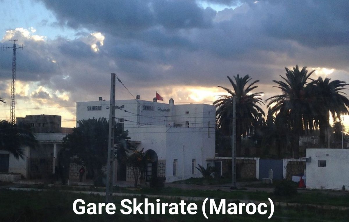 MedZikara's tweet photo. @MarocWorldwide Le Maroc accorde une gde importance à l'industrie touristique, les endroits fréquentés par les touristes sont entretenus bien comme il faut, mais là où vivent les pauvres c'est le moyen âge.
Cessez de nous faire croire que le Maroc est la Suisse
Que pensez vous de ces gares ? https://t.co/IRGmWBTtZr