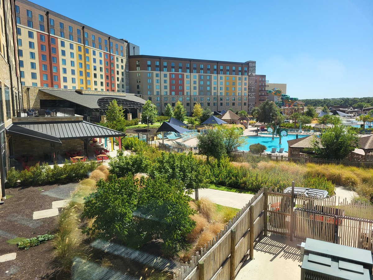Oldasdust1's tweet photo. Relaxing at Colossalcon Texas before my shift starts https://t.co/4qH4SP4sn3
