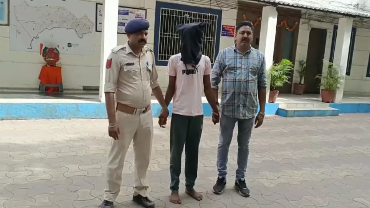 15 YO Sagira class 10 student, Was R@pd &amp; impregnated by 18 Yr Old Shoib Shaifi Sheikh who sells meat on lorry in Surat.

Both came in contact via Instagram and started talking &amp; he trapped the minor saying he loves her &amp; will marry her.

He lived close by so one day he invited
