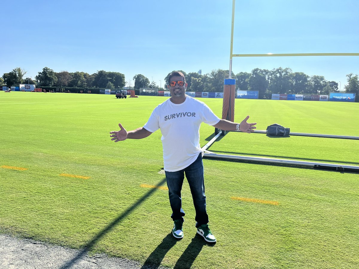 jnamnun24's tweet photo. Today is a good day. It’s @SU2C and I am a proud (and lucky) survivor. Thank you @Eagles for having us at #EAGLESCAMP today!           E-A-G-L-E-S …..EAGLES!!!! @ACSPhiladelphia https://t.co/Oim9wVONRN