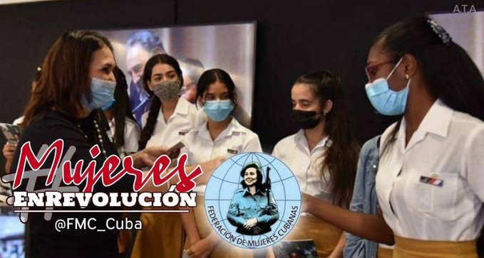 Mujeres Cubanas, unidas en esa palabra: cubanas, y unidas en esa bandera que llevan en sus manos #MujeresEnRevolución #CubaPorLaVida #CubaCoopera <a href="/cubacooperaven/">Brigada Médica Cubana en Venezuela</a> <a href="/MINSAPCuba/">Ministerio de Salud Pública de Cuba</a> <a href="/japortalmiranda/">José Angel Portal Miranda</a>.
<a href="/cuba/">@cuba</a>