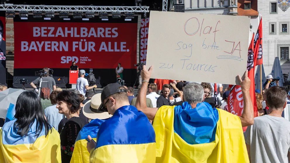 ObiNwodo's tweet image. #German #chancellor #booed again at a rally because of the #war in #Ukraine

On Friday, Olaf Scholz spoke at a #demonstration by the ruling SPD in central Munich, BILD #reports. In addition to the chancellor&apos;s #supporters, his #opponents also came to the #rally.