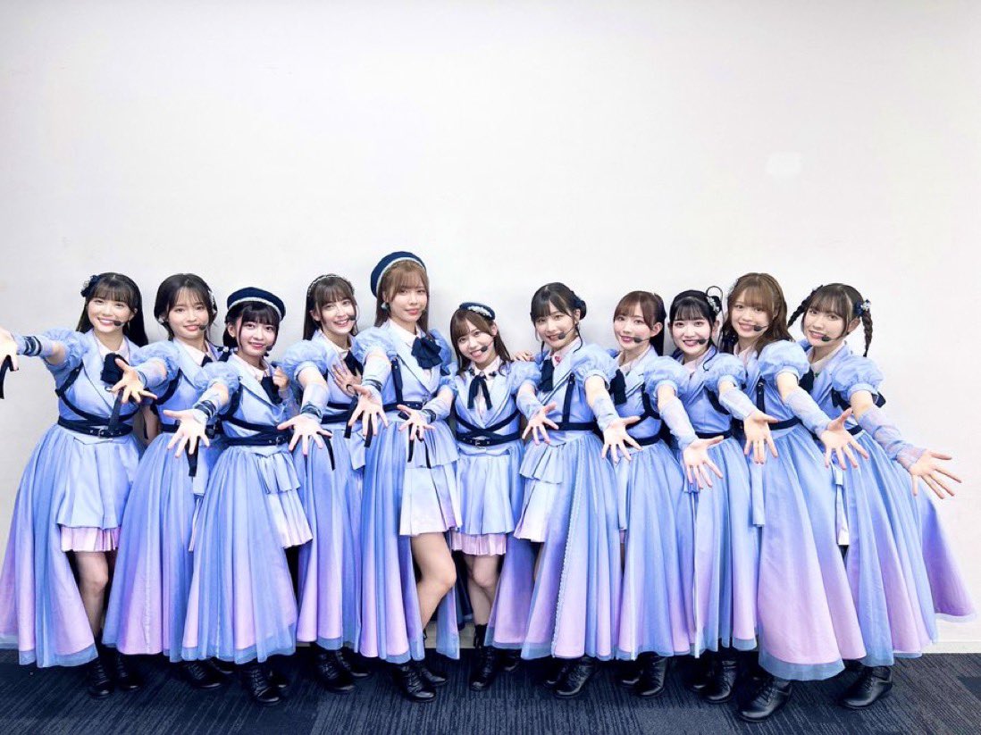 4th LoveLive DAY1のセトリ見たけど神すぎる😭✨

早くライブ行きたい‼️
仕事休んで千葉行きたい‼️

うちわ、アクスタ、ブレードは確実に欲しいんだけど当日グッズ販売の3時間前に行けば買えるかな？
FFさんで知ってる方いたら教えてください😂

とりあえずLiella!のみんな、DAY1お疲れ様でした✨