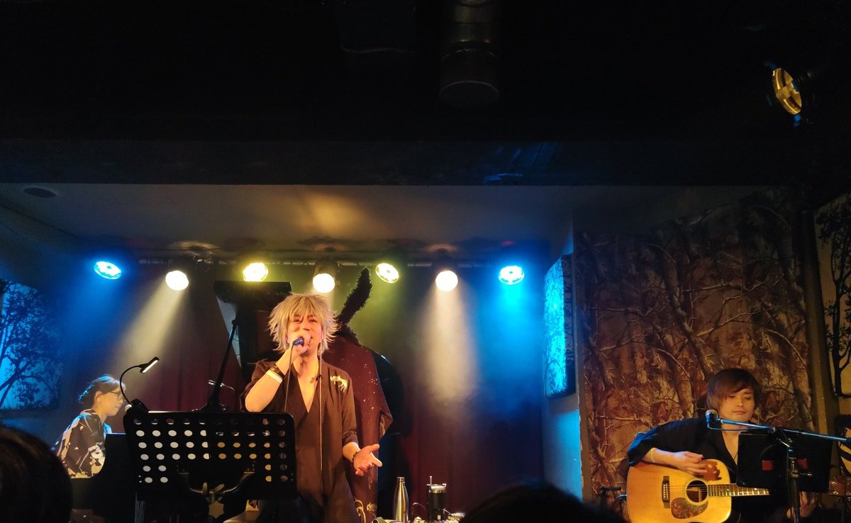 moonglow0928's tweet photo. 石月努さん ACOUSTIC LIVE 2023【 WONDER BEST 2023 feat USANAGI 】2days4公演終わってしまいました🥲
4公演全て参加者のみのWアンコールライブ。なんと撮影OKでした!
ステキな演奏と唄声です♥
HERO〜It's Always You〜 「UNPROUDⅡ」
#TSUTOMUISHIZUKI
#ishizukitsutomu
#石月努 https://t.co/Ih8gWjs6GQ