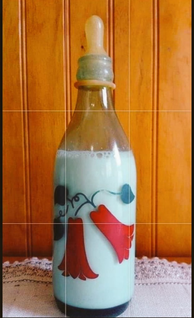 Viejostiempos9's tweet image. Está agua mineral, tenía sabor a leche, olor a mamá o algunas veces abuela, que con calor y amor te preparaba una tibia papa y te entregaba  unos brazos como cuna.