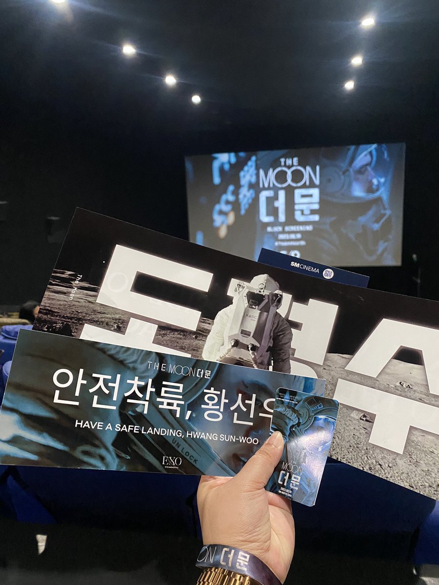 jeanmii_'s tweet photo. Salamat @weare10_EXO  for organizing this. #TheMoonMoviePH #TheMoonInPH  #TheMoonMovie #TheMoon  #DO https://t.co/hjHTBLgNpk