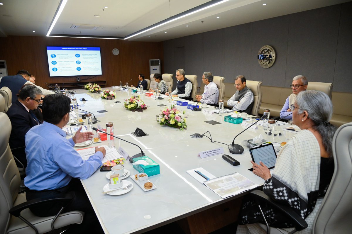 IFSCA_Official's tweet photo. Hon’ble Finance Minister Smt. Nirmala Sitharaman today visited IFSCA’s office and reviewed progress of various initiatives taken by the Govt. of India to make GIFT-IFSC a world class financial service centre. Refer to press release for more details:
https://t.co/EGibRqTOjN https://t.co/TYUZ8Z5LR5
