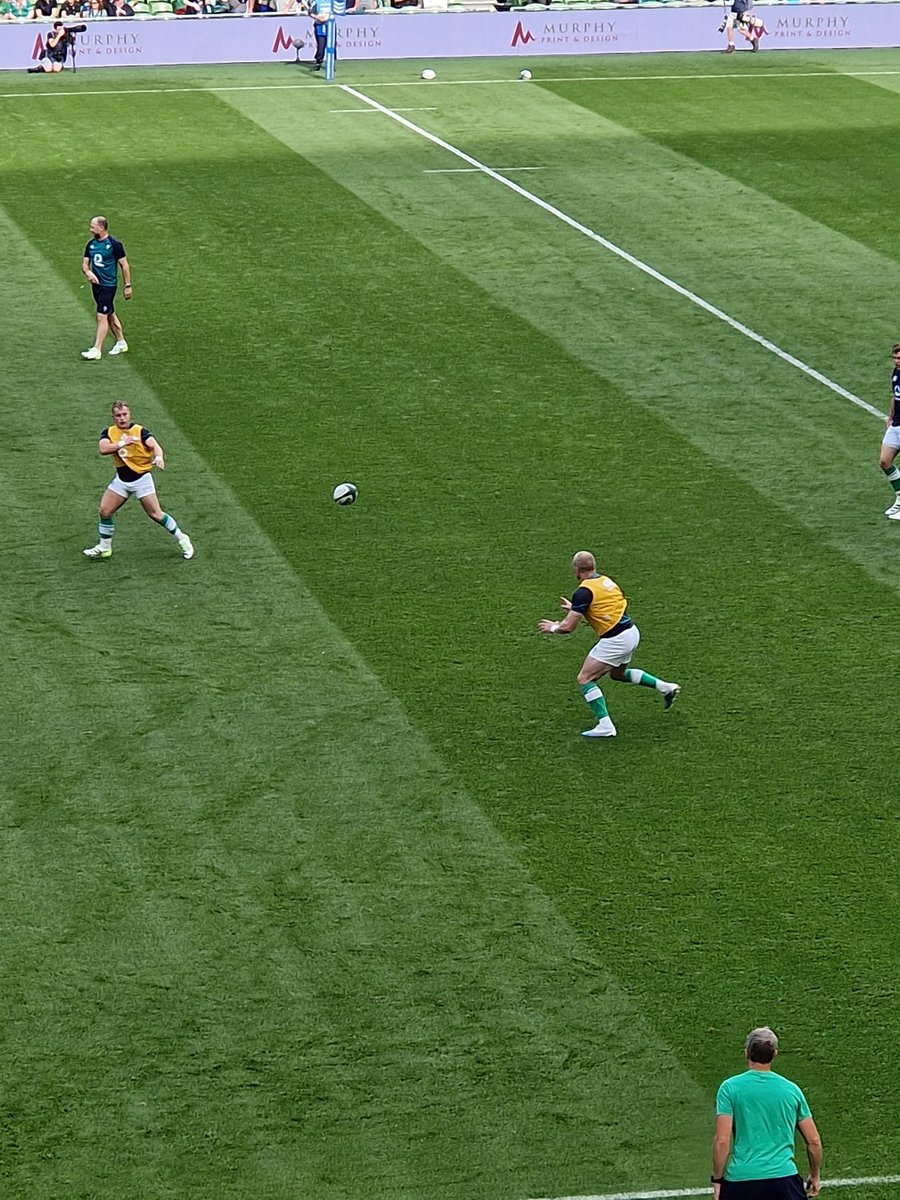 DanielButlerFG's tweet image. Had to be here for @KEITHEARLS87 100th cap. A man who represents the best of who we are in #Limerick 

A legend. A champion. A Limerickman. 

#KeithEarls