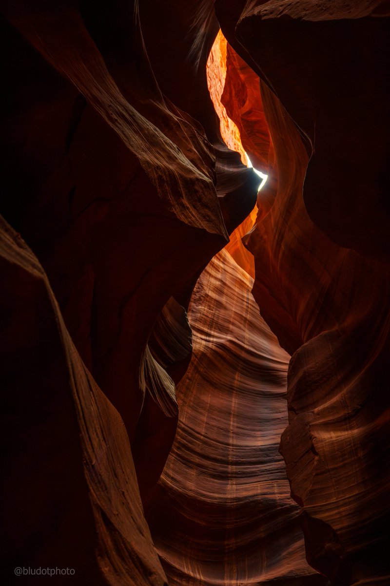 Near-Perfect Fit

📌 Antelope Canyon, AZ, USA