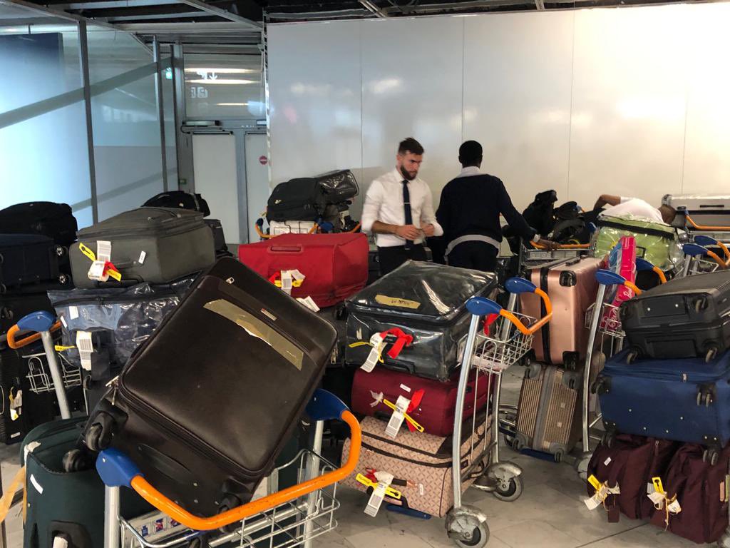 toninp's tweet photo. @AirFranceFR une vrai honte 
Retour d’Ibiza sur le vol af 7737 
50 valises n’ont pas été chargées pour permette à un milliardaire saoudien de charger plus de 70 valises en priority alors qu’il est pas dans le vol !!! @airfrance merci pour le service 😡 #airfrance #bagageperdu https://t.co/BeXpP3aYtW
