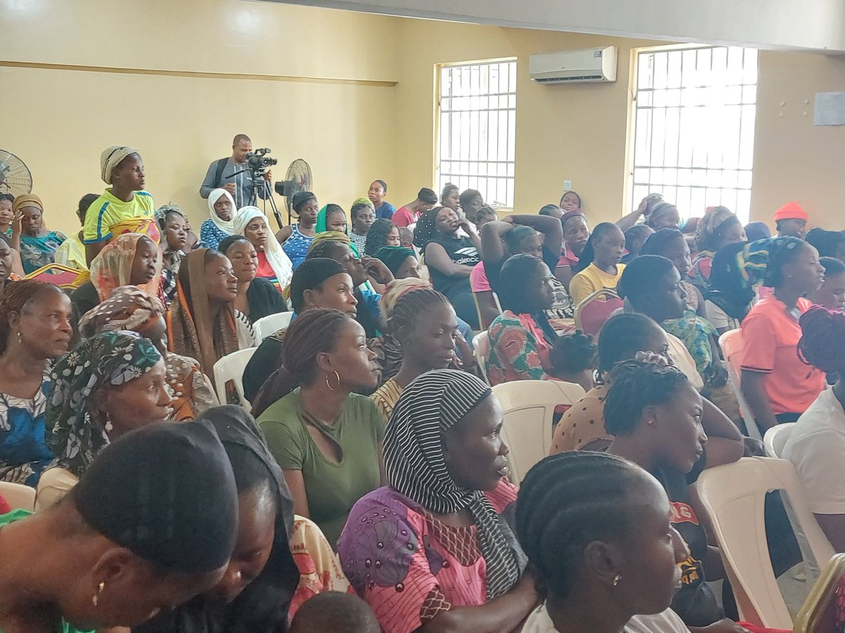 DYAFoundation's tweet photo. 18th of August 2023 nutritional intervention carried out to ameliorate hunger and malnutrition to the women and children who resides in one of the slums in Abuja environs (Gwarinpa, Abuja). https://t.co/GWQ1L73dWZ