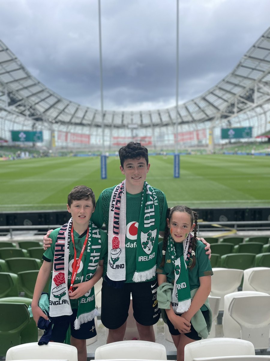 LisaShevlin's tweet photo. #shouldertoshoulder #TeamOfUs #IREvENG https://t.co/JTT4zZkTiF