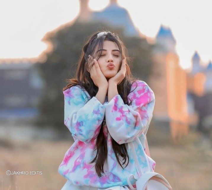 AditiSingh01's tweet photo. @_old_delhi__ @24KHeart_Gold @MonaChaudhary08 @Pooja_patel_7 @Lajjo_kapoor @Lustyini @Be_Shrm2 @Vipin2217 @Cute_Aditi2 @Komal__bhatiya तुम्हारा ये प्यारी सी पासवर्ड की बजाय,
मेरे दिल के ताले का कुछ करो, क्योंकि तुम्हारी चाबी तो खुद ही मेरे दिल के अंदर है।" 😄❤️

Good Evening 🤭🤭 https://t.co/XeewMwP374