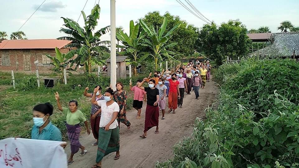 KYITHAR95368969's tweet photo. Shwe Yae Kyi’s protest movement led by local residents from #Yinmarbin Twp, #Sagaing Region, regularly marched in a village to uproot the #MilitaryDictatorship on Aug19.

#HelpMyanmarIDPs      
#2023Aug19Coup            
#WhatsHappeningInMyanmar https://t.co/W4tV1eGPre