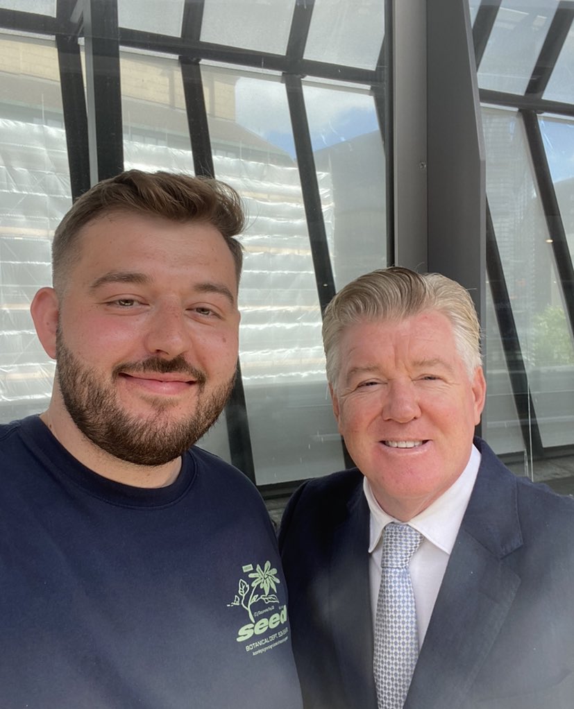 Great to meet <a href="/GeoffShreeves/">Geoff Shreeves</a> on the way to Charlton today. Top bloke! #cafc