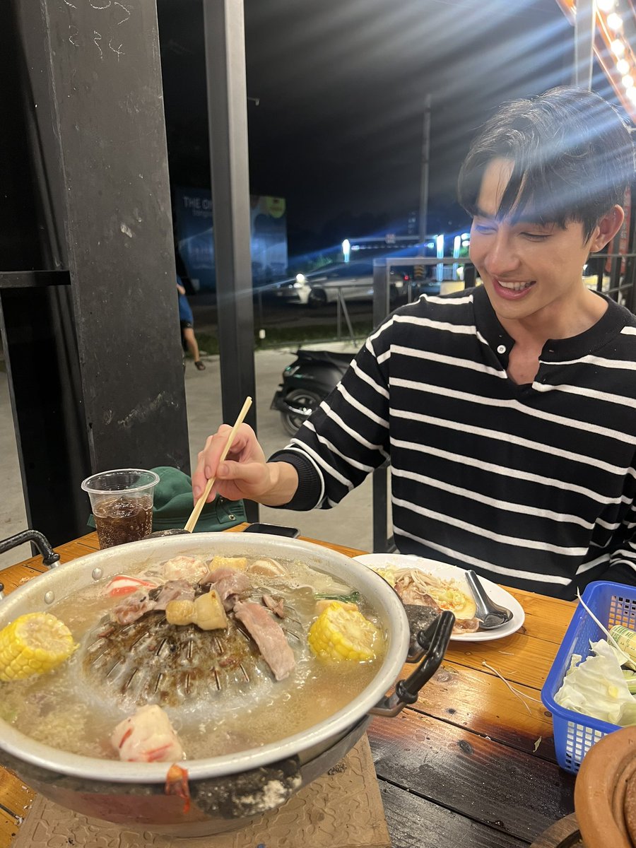 wixxiws's tweet photo. นี่แหนะ ก็ว่ายืนทำไรงกๆก่อนนั่ง อ๋อเชคทิศทางลม ใช่ลมมาทางชั้น https://t.co/1hbKfrVYML