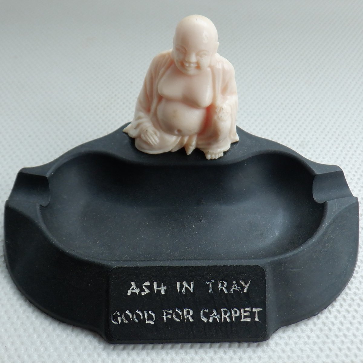 EverRotating's tweet photo. A vintage Bakelite buddah ashtray. Made in England by Selcol. 8.5 cm in height.
🛒 https://t.co/9pO1D4zWxw
#Vintage #Bakelite #Buddah #Selcol #FollowVintage #VintageFind #Tobacciana #eBay https://t.co/w0rO5jFoD3