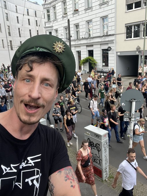 #throwback #hanfparade2023 wir machen weiter bis wir es geschafft haben #Legalisierung @UsualRedAnt @hanfverband<a href="/tag/throwback"class="tags">#throwback</a><a href="/tag/hanfparade2023"class="tags">#hanfparade2023</a><a href="/tag/legalisierung"class="tags"><span>#legalisierung</span></a>