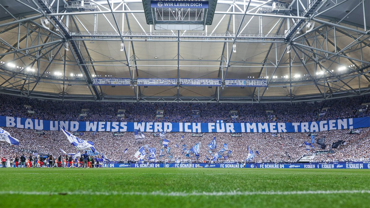 3emeMiTemps's tweet photo. La Bundesliga ayant reprise, retour en chiffres sur les affluences moyennes à domicile de la saison 2022-2023 (17matchs) :

🥇 Dortmund : 80 426
🥈 Bayern : 75 024
🥉 Schalke : 60 691 (Schalke relégable toute la saison, termine 17ème sur 18😳👏)
4⃣ Gladbach : 52 110 https://t.co/85fGv7K4sM
