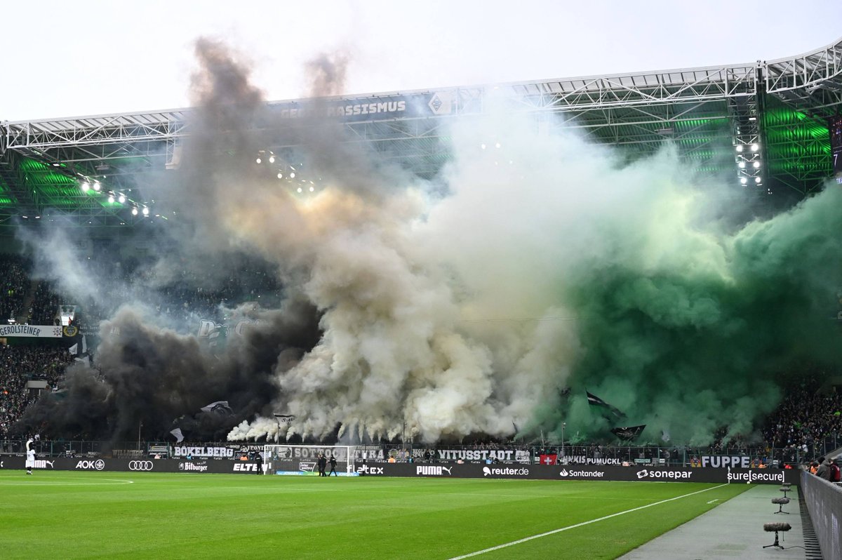 3emeMiTemps's tweet photo. La Bundesliga ayant reprise, retour en chiffres sur les affluences moyennes à domicile de la saison 2022-2023 (17matchs) :

🥇 Dortmund : 80 426
🥈 Bayern : 75 024
🥉 Schalke : 60 691 (Schalke relégable toute la saison, termine 17ème sur 18😳👏)
4⃣ Gladbach : 52 110 https://t.co/85fGv7K4sM