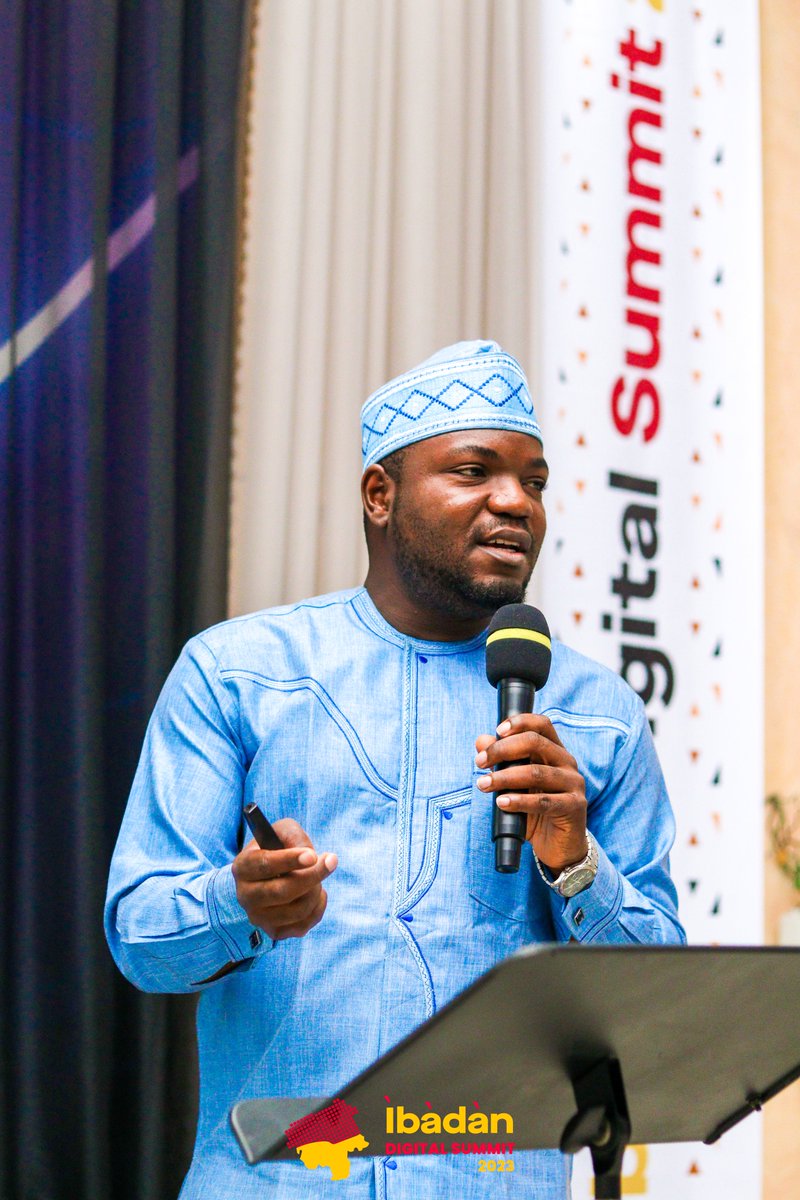 ibadantechhub's tweet photo. Dr. Joshua Ayoola the founder of @RAINigeria just gave a jaw-dropping presentation on the future of Artificial Intelligence (AI) and robotics in Africa.
#Ibadandigitalsummit #IDS23 #IBTH https://t.co/5LGHIh2hC4
