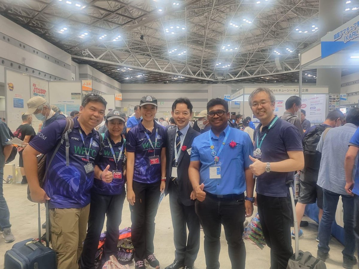 JJ1DQR's tweet photo. JARL Tokyo Ham Fair 2023
Day 1
L→R E21EIC, E20NKB, E25KAE, HL1IWD, 9M6KOM, JJ1DQR 

#ハムフェア2023 https://t.co/CotxVFlsJ1