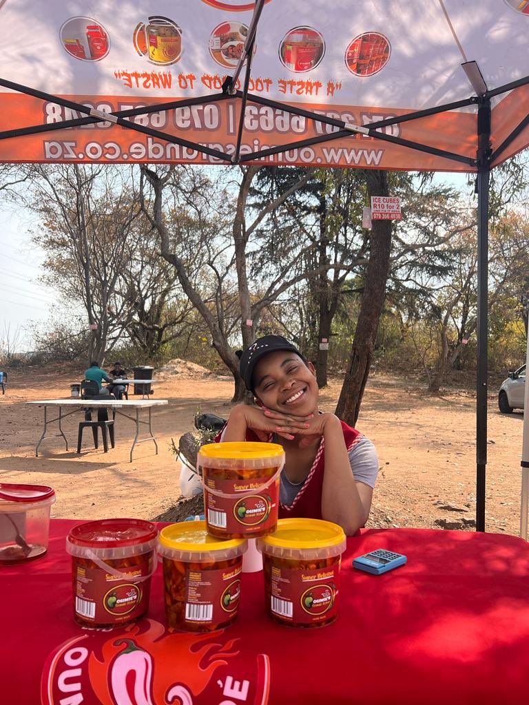 manenzhe_samuel's tweet photo. At Famous caravan…Market https://t.co/nJO3UBPOUC