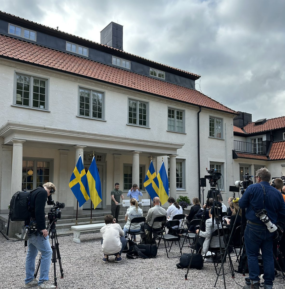 Today, President @ZelenskyyUA is visiting Sweden. Sweden will continue to support Ukraine, for as long as it takes. And Ukraine’s future is in the EU.