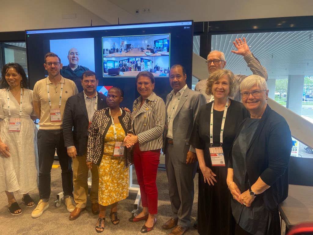 🌎 🇳🇱Calentando motores para el Congreso Mundial de Bibliotecas e Información de <a href="/IFLA/">IFLA</a>. Hoy se realizó la última reunión de trabajo del Consejo Regional (2021-2023) en #Rotterdam

#WLIC2023 <a href="/iflawlic/">IFLA World Library and Information Congress</a>