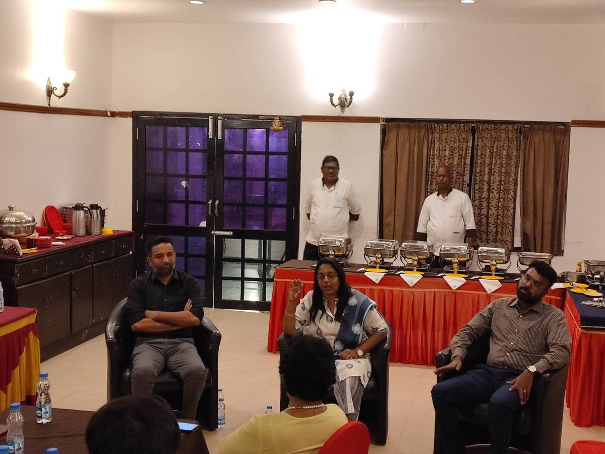ThalaivaNxt's tweet photo. Panel Discussion On I.N.D.I.A. Vs. Bharat Eminent Journalists on Panel.

#thalaivanxt #tamilnadupolitics #leadershipdevelopment https://t.co/hs01qwHDxt