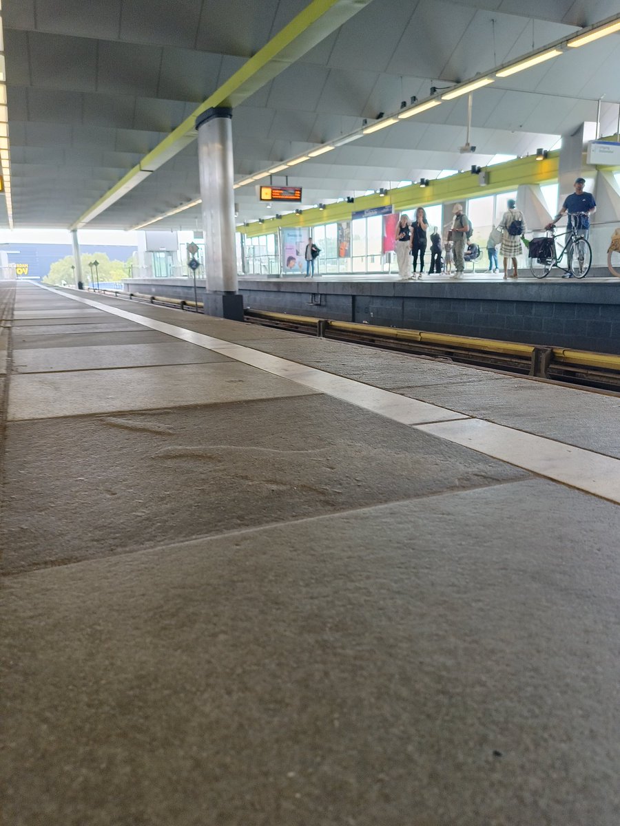 Bezig_Bijtje81's tweet photo. #MetroLeven
#MetroDuifje
#OVLeven https://t.co/Oyik5v4NME