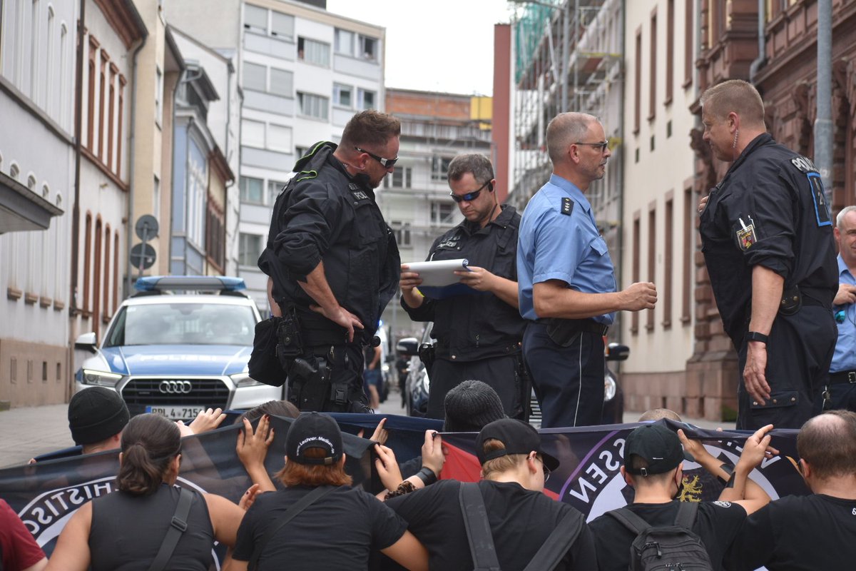 ThomasPWue's tweet image. 15:32 Die Route ist blockiert. #kl1908