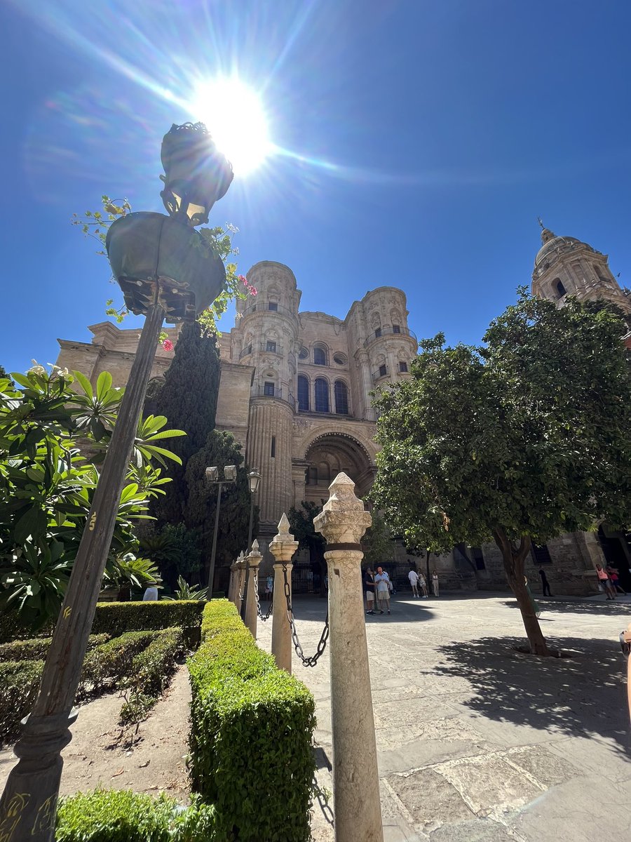 huansco's tweet photo. Malaga , Spain

Malaga Cathedral dibangun tahun 1528 selesai tahun 1782 (254 tahun-an) . Tinggi towernya 84 meter 
Awalnya liat di internet kaya biasa aja tapi ternyata aslinyaaaaa 😲😧 https://t.co/qTtGlM5QoI