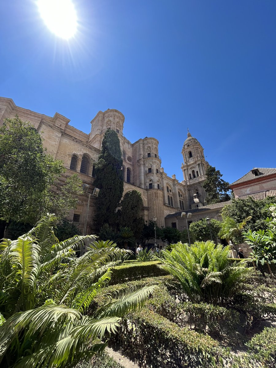 huansco's tweet photo. Malaga , Spain

Malaga Cathedral dibangun tahun 1528 selesai tahun 1782 (254 tahun-an) . Tinggi towernya 84 meter 
Awalnya liat di internet kaya biasa aja tapi ternyata aslinyaaaaa 😲😧 https://t.co/qTtGlM5QoI