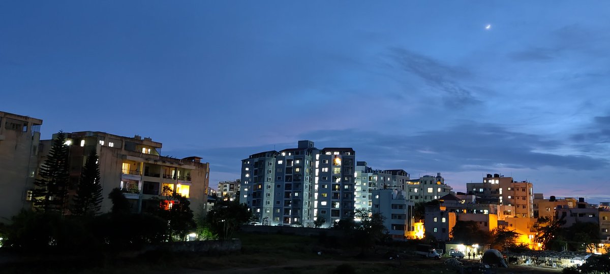 satyajyotis's tweet photo. #Twilight #ViewFromBalcony #Bengaluru https://t.co/iwtssWKtv9