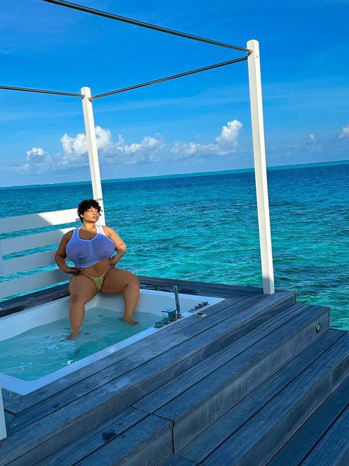 Woke up in a deserted island. Definitely won&rsquo;t drown tho&hellip; 😏 https://t.co/QsHxIK4BpT<a href="/tag/fathersday"class="tags"><span>#fathersday</span></a>