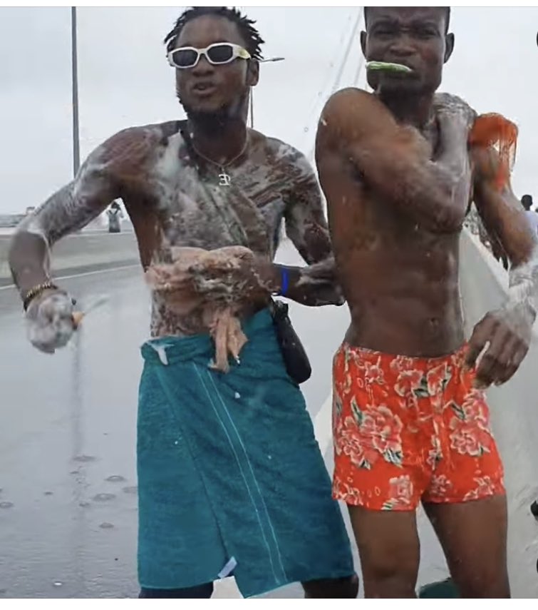 Très dangereux surtout avec les voitures 🚗 après ne venez pas direle président a fait sacrifice deh … kpakite on dirait ardoise de 1900 là…